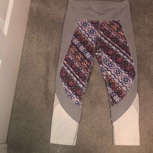 Women’s athletic capris leggings